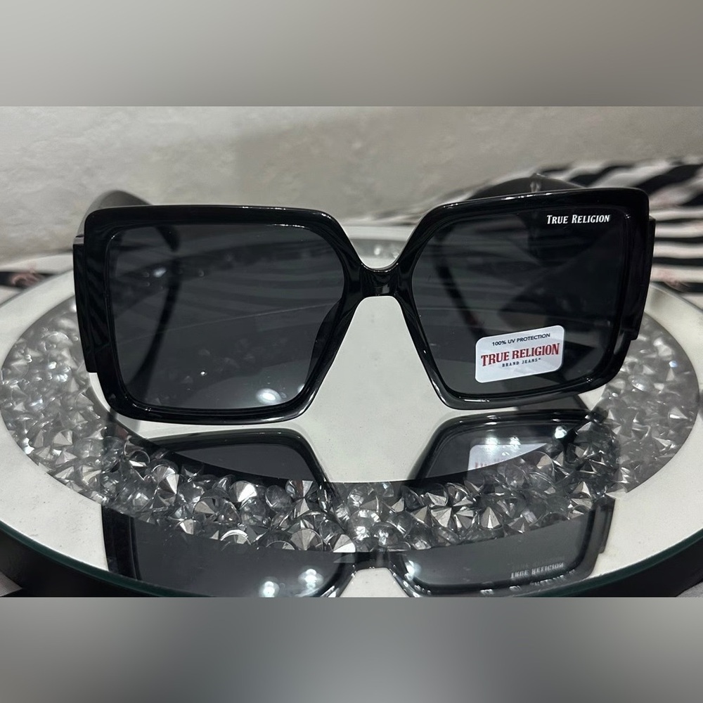 New no tag Womens True Religion Sunglasses TR56716XK Black/Gray Oversized
